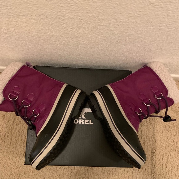 Kids-SOREL Snow boots in GREAT condition. WITH BOX - Picture 6 of 11